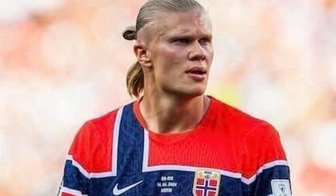サッカー・ハーランドの美女モデル恋人、超ミニ×ヒールで神スタイル炸裂　足の甲にボールのせてお茶目に