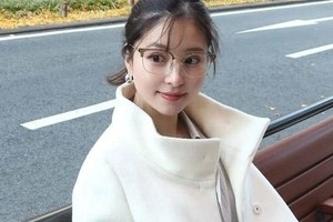 サッカー堂安律の美人妻・明松美玖、パパ似？日本代表ユニ姿の第1子と幸せ2ショット　「かわいすぎます」