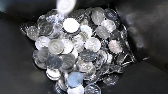 1円玉が製造される様子。提供：独立行政法人造幣局
