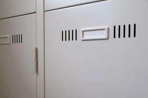 「怖すぎる」ロッカー小窓からの目と合い...　のぞき目的？イオン運営「現在警察に相談中」