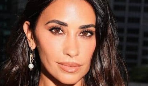 サッカー・メッシの美人妻、ヘソ出し＆アルゼンチン代表ユニ姿...神スタイル炸裂ショット　息子たちとW杯応援中