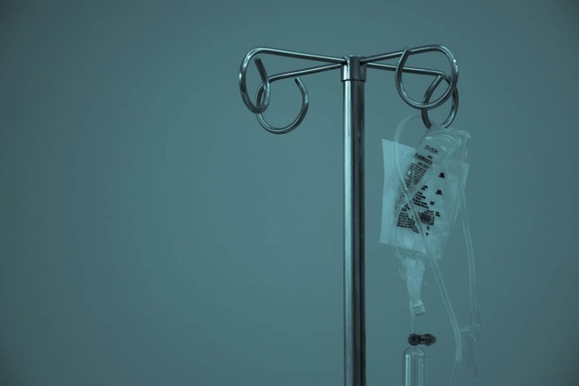 点滴中に排泄物を混入させて患者を殺害する事件が発生（画像はイメージ）