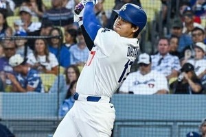 大谷翔平、ラフなスタイルでニューヨーク入り...前だけを力強く見つめる真剣表情で　スターの貫禄ダダ漏れ