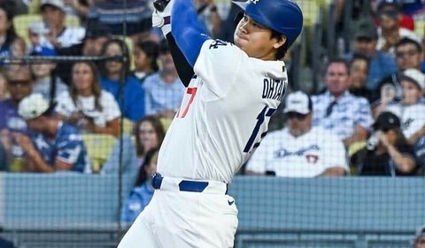 大谷翔平、ラフなスタイルでニューヨーク入り...前だけを力強く見つめる真剣表情で　スターの貫禄ダダ漏れ
