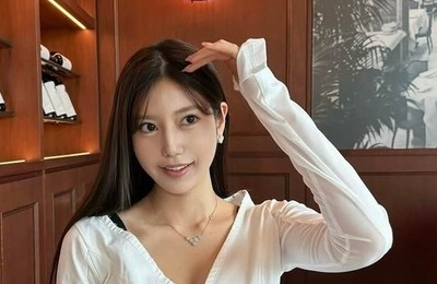 「令和の峰不二子」阿部なつき、白タンクトップ姿で色気にドキっ...神スタイル炸裂　「可愛すぎ」「癒されます」