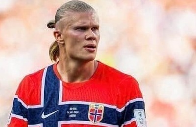 サッカー・ハーランド＆白ドレス姿の美女モデル恋人、かっこよすぎフォーマル2ショット　ユニ姿と雰囲気変わって
