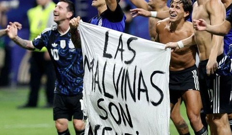 W杯アルゼンチン選手が政治的な横断幕→決勝出られない？　五輪サッカーでも韓国選手が領土主張を掲げたが