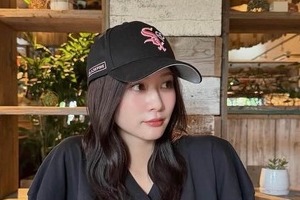 生見愛瑠、肩出しグレーのトップスで...大人っぽくてドキっ　「ちょっといつもと雰囲気違う」「可愛いすぎて滅」