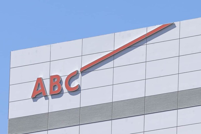 「教えて！ニュースライブ 正義のミカタ」を放送しているABCテレビ。伊佐進一衆院議員が出演者から「フルボッコ」になった（写真：西村尚己/アフロ）
