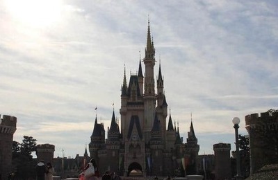 値上げディズニーの「オワコン化」が始まった　「子ども200万人減」の裏で増える40代以上の来園者