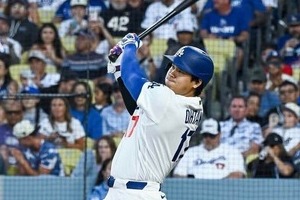 大谷翔平、スーツ姿で眼力強めでカメラ見つめ...山本由伸も思わず笑う　ホワイトハウス訪問の「舞台裏」