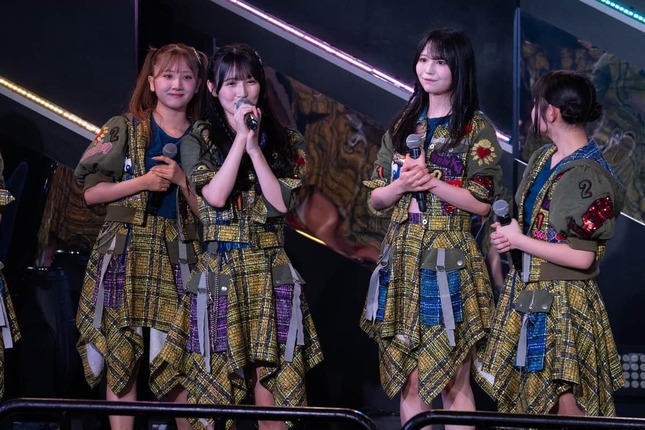 あいさつする「チームK4」キャプテンの今村麻莉愛（まりあ）さん（c）Mercury