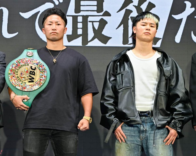 王者・井上と挑戦者・那須川（写真：山口フィニート裕朗/アフロ）