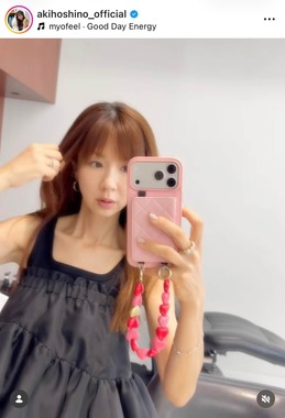 ほしのあきさんのインスタグラム（＠akihoshino_official）より
