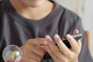 「少し遊ばせただけなのに」孫にスマホを貸した70代祖母　わずか1時間で膨らんだ「11万円超」課金の落とし穴