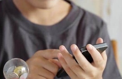 「少し遊ばせただけなのに」孫にスマホを貸した70代祖母　わずか1時間で膨らんだ「11万円超」課金の落とし穴