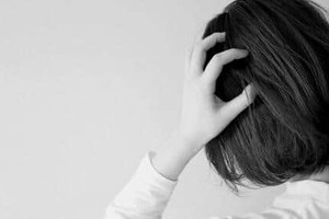 新幹線で「指定席料金を払っているのに」隣席の男性が靴を脱いで異臭も　「席を立ちたいのに立てない」息苦しさ