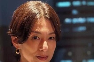 鈴木保奈美、白ノースリで京都を満喫...プリンに大喜びの笑顔にキュン　「なんて可愛いんでしょう」