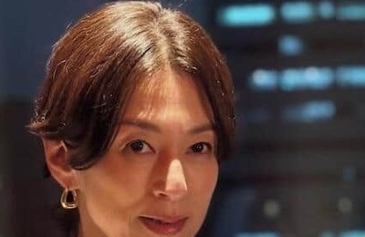 鈴木保奈美、白ノースリで京都を満喫...プリンに大喜びの笑顔にキュン　「なんて可愛いんでしょう」