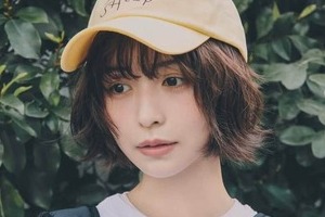 長濱ねる、私服トップス×黒ボトム姿で...かわいさ限界突破　ゆるふわボブヘアで笑顔ショット
