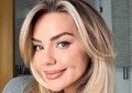 ドジャース・フリーマンの美人妻、タイトワンピ＆ロングヘアおろしてパシャリ　すらり神スタイルの美貌