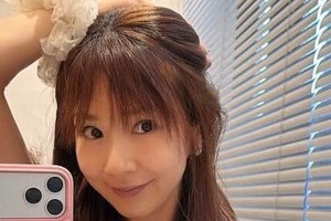 ほしのあき、膝上ミニ丈ワンピ姿に...「めっちゃ可愛い」「かわい～い！」　すらり神スタイルの美貌