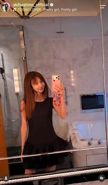 ほしのあきさんのインスタグラム（＠akihoshino_official）より