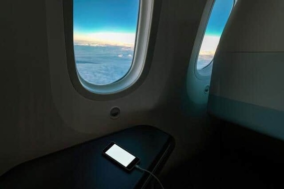 飛行機のシートは倒すべきでない？（写真はイメージ）
