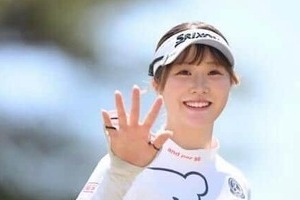 女子ゴルフの都玲華、肩出しドット柄キャミ姿にドキっ　「安定の可愛いさ」「まさに...天使」かわいさ限界突破