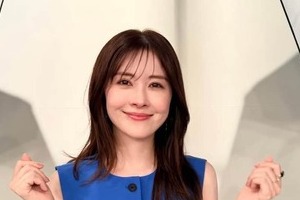 宮澤エマ、美しい浴衣姿＆髪をアップにして...色気ダダ漏れ　「最高に可愛い！」「とても美しい」「浴衣美人」