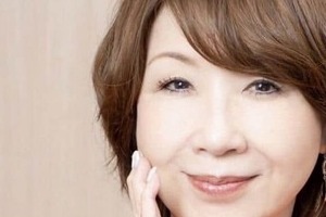 伊藤蘭、透け感黒ロングドレス姿で色気ダダ漏れ...変わらぬ美貌の衝撃　「ずっと変わらず綺麗」「美しすぎ」