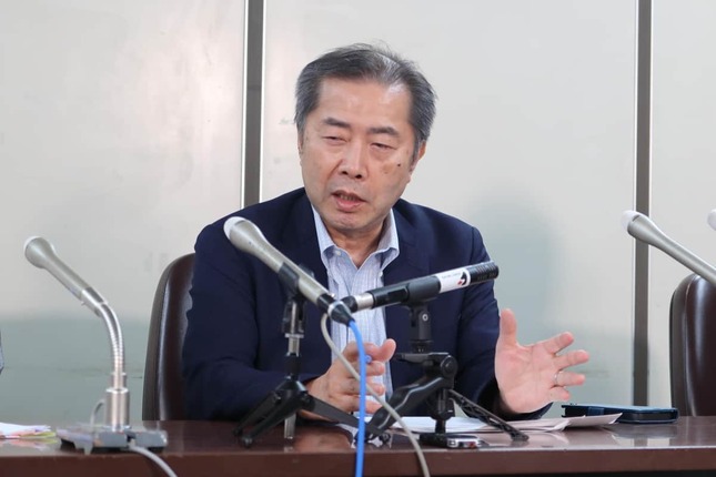 記者会見には郷原信郎弁護士も同席した
