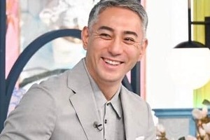 市川團十郎の15歳長女＆13歳長男、ソファでリラックス仲良し2ショ　「海老蔵さんにも麻央さんにも似てますね」「大人になったな～」