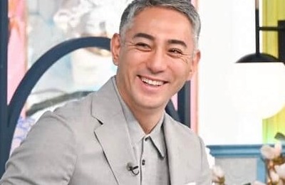 市川團十郎の15歳長女＆13歳長男、ソファでリラックス仲良し2ショ　「海老蔵さんにも麻央さんにも似てますね」「大人になったな～」