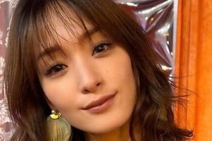 剛力彩芽、黒髪も金髪も...「両方かわいい」と話題に　「羨ましい限りの美貌」「可愛すぎ」「どんどんお綺麗に」
