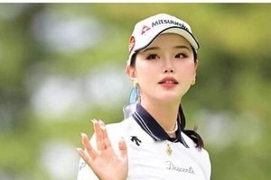 女子ゴルフのセキ・ユウティン、膝上ミニ丈＆前髪おろして「可愛すぎる」　ゴルフウェア姿と雰囲気変わって