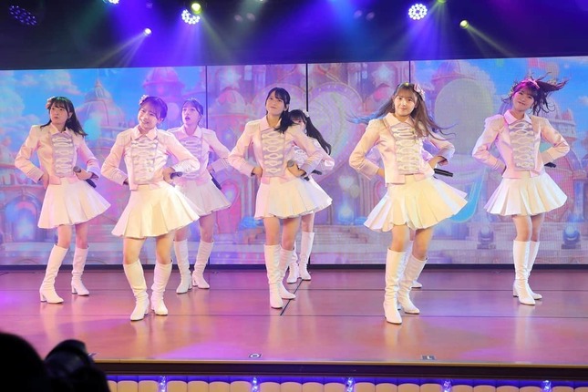 新公演は公演名と同じ「夢のポップスター」で幕を開ける