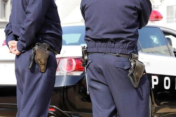 拳銃の取り扱いは警察学校で厳しく教え込まれるという（画像はイメージ）
