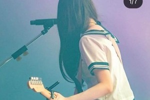 「素顔非公開」tuki．「家族でハワイに」ミニ丈キャミワンピ姿に騒然　「スタイルがよすぎ」「可愛いすぎない？」