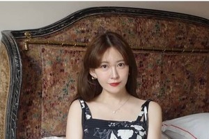 小嶋陽菜、タイトなロングワンピで色気ダダ漏れショット　「めっちゃかわいい」「めっちゃ綺麗」悶絶