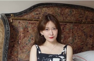 小嶋陽菜、タイトなロングワンピで色気ダダ漏れショット　「めっちゃかわいい」「めっちゃ綺麗」悶絶