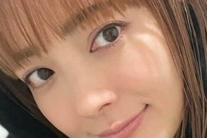「美男美女すぎ」速水もこみち＆平山あや夫妻、顔寄せラブラブ結婚記念日2ショット　「お似合いのおふたり」