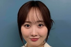 本田望結、花柄の浴衣姿でかわいさ限界突破...口元に指をそえてポージング　「めっちゃ可愛い」「浴衣美人」