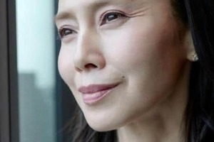 中谷美紀、肩出しワンショル姿で色気ダダ漏れ　「いつも上品で素敵」「変わらない美しさ」すらり神スタイルの美貌