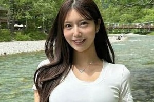 「令和の峰不二子」阿部なつき、シンプル白タンク＆ポニテにして色気ダダ漏れ　「スタイル神」「いつ見ても最高」