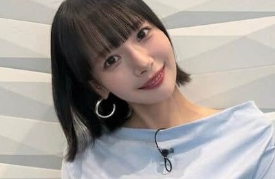 「役満ボディー」岡田紗佳、制服ショットもかわいすぎっ　「可愛くて32歳に見えない」「おかぴー可愛い」