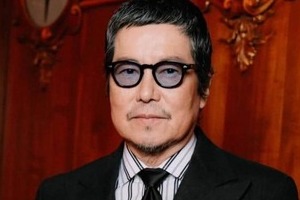 豊川悦司「最高のガールフレンド」と笑顔の2ショット　腕にはヘビのタトゥーがチラリ「タトゥーはお仕事？」