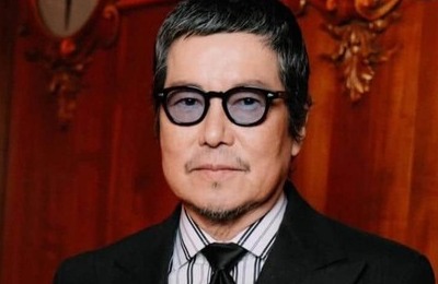 豊川悦司「最高のガールフレンド」と笑顔の2ショット　腕にはヘビのタトゥーがチラリ「タトゥーはお仕事？」