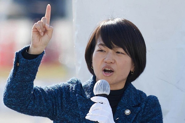自民党の鈴木貴子広報本部長（写真：田中庸介/アフロ）