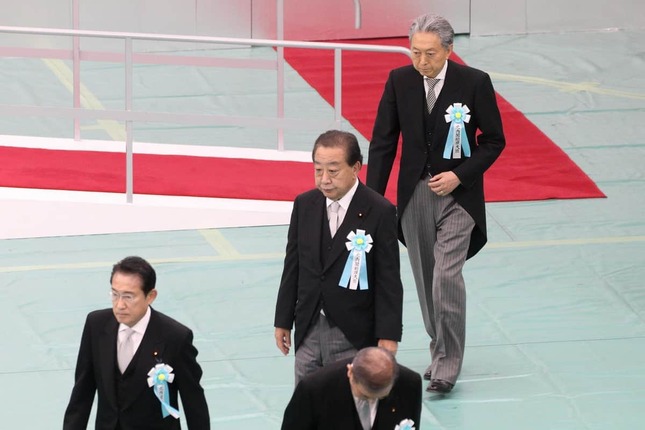 民主党政権で首相を務めた2人も参列